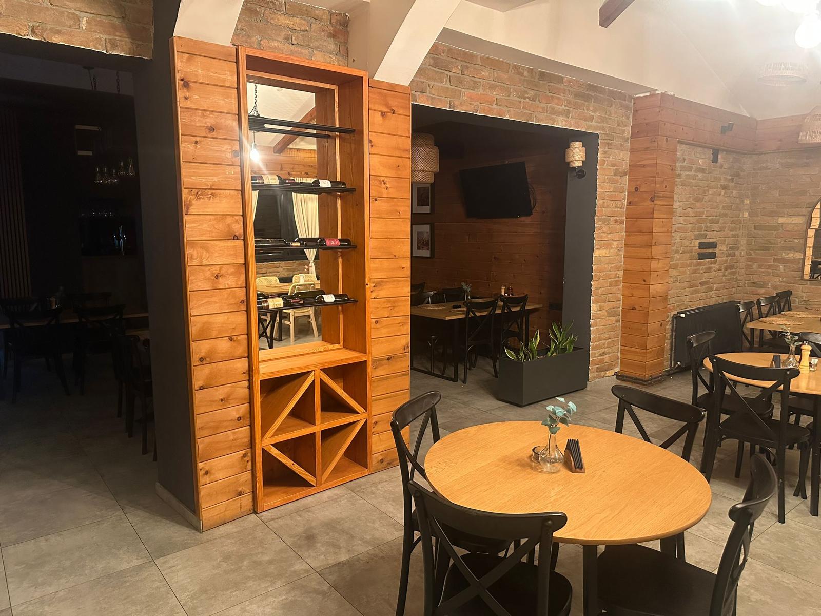 Вечера у башти Гостионице Карађорђе — амбијент који мења све